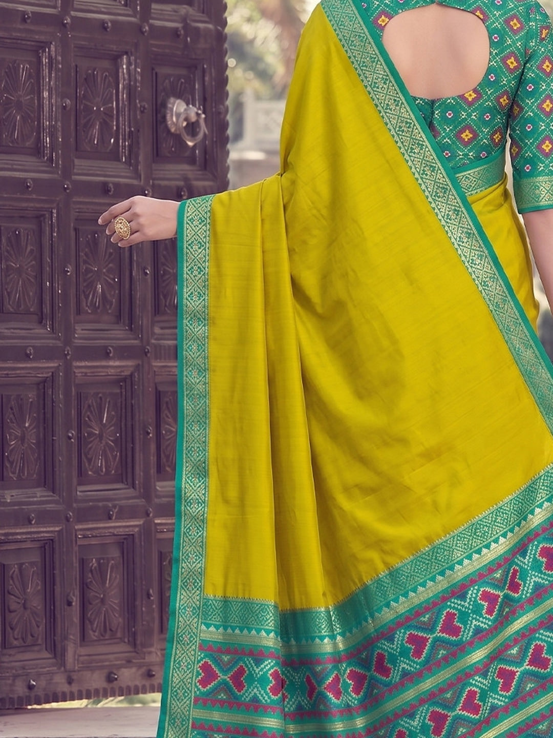 Peachmode Mehndi Silk Woven Saree - Image 5