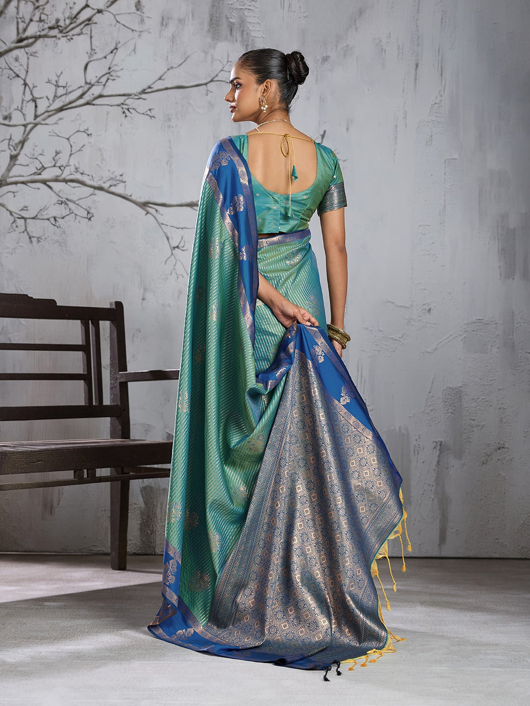 Peachmode Sea Green Silk Woven Saree - Image 3