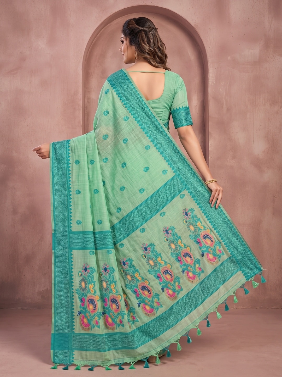 Peachmode Green Jamdani Cotton Woven Saree with Floral Pallu - Image 4