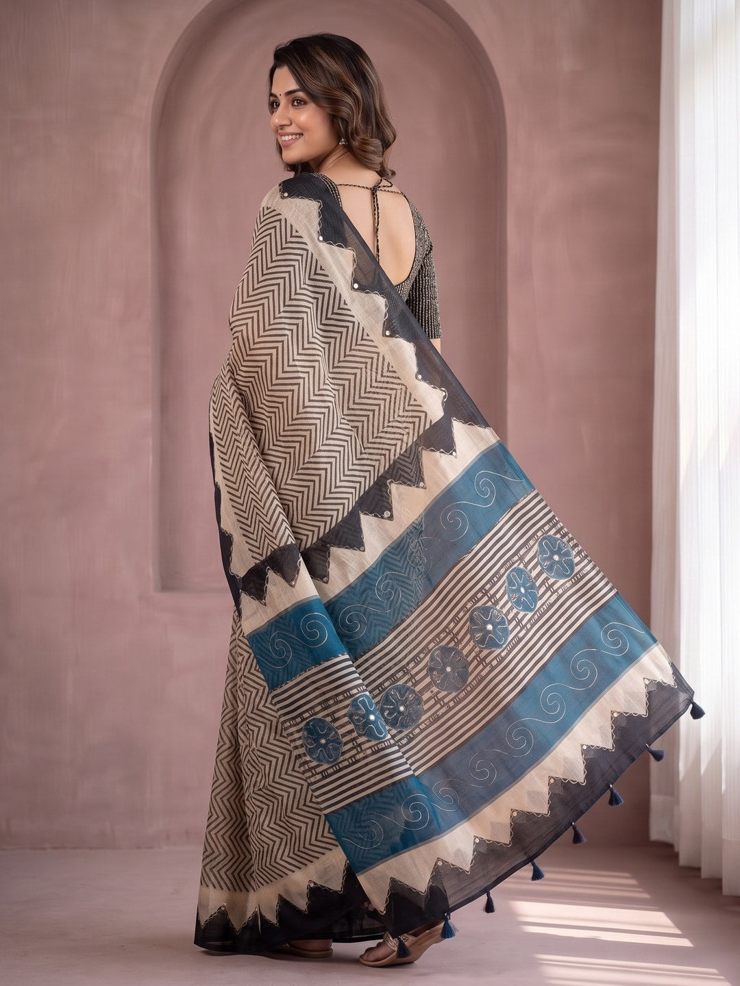 Peachmode Blue Linen Saree With Digital Zigzag Print And Zari Outline Work - Image 3