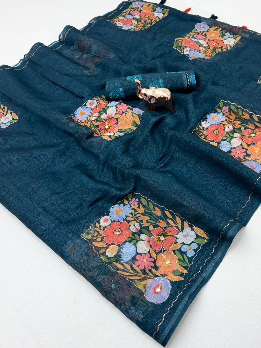 Peachmode Teal Linen Saree With Digital Floral Print And Zari Outline Work - Image 5