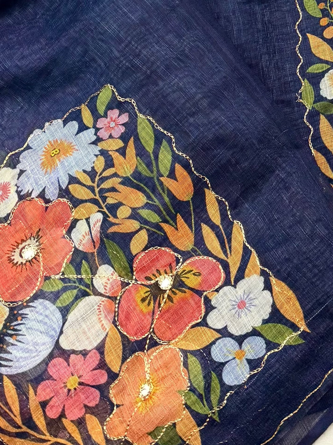 Peachmode Navy Blue Linen Saree With Digital Floral Print And Zari Outline Work - Image 4
