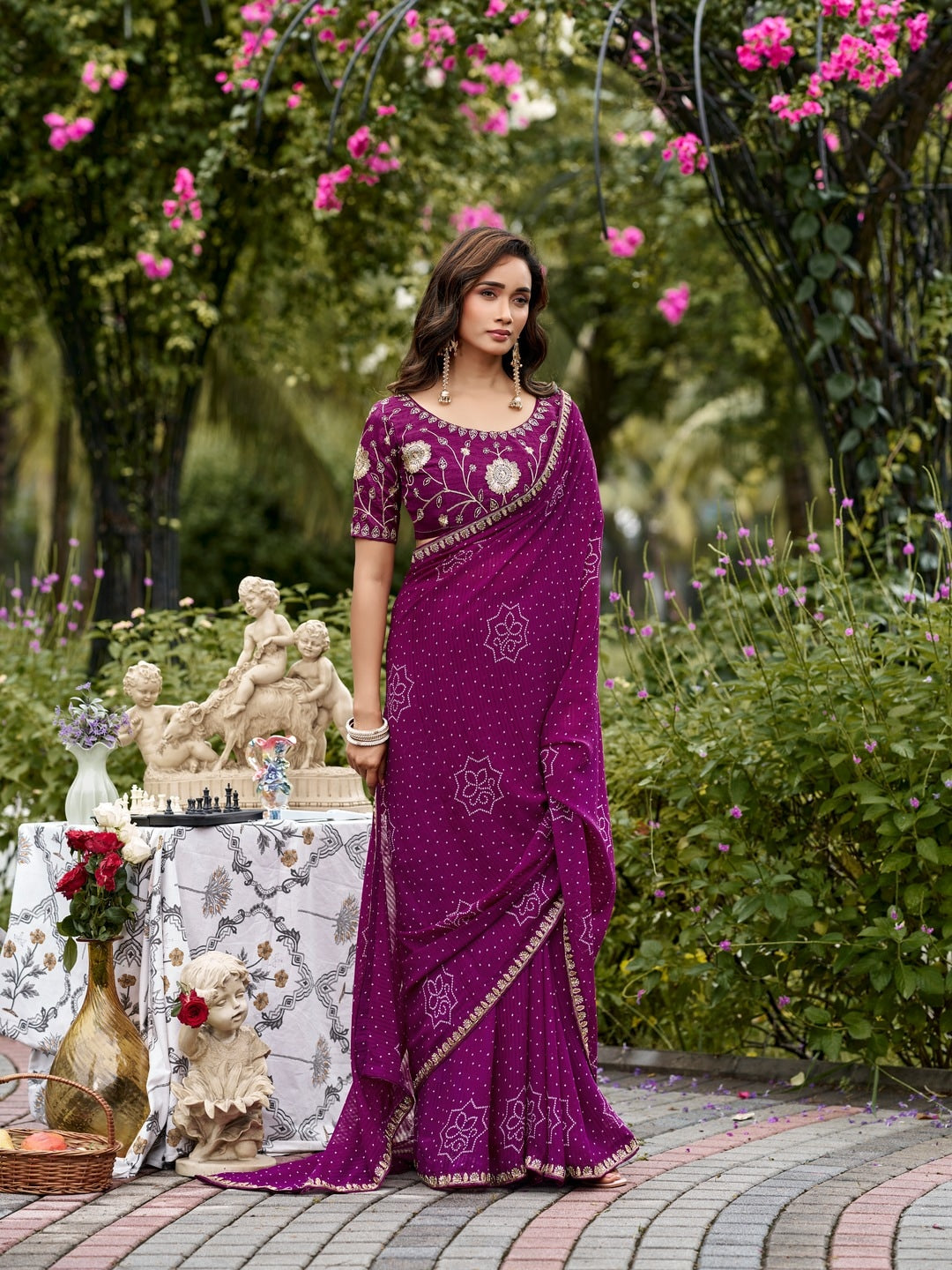 Peachmode Magenta Bandhani Printed Georgette Saree With Embroidered Border - Image 2
