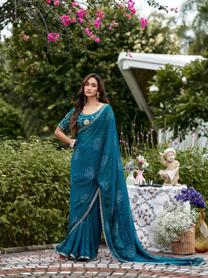 Peachmode Teal Bandhani Printed Georgette Saree With Embroidered Border - Image 2