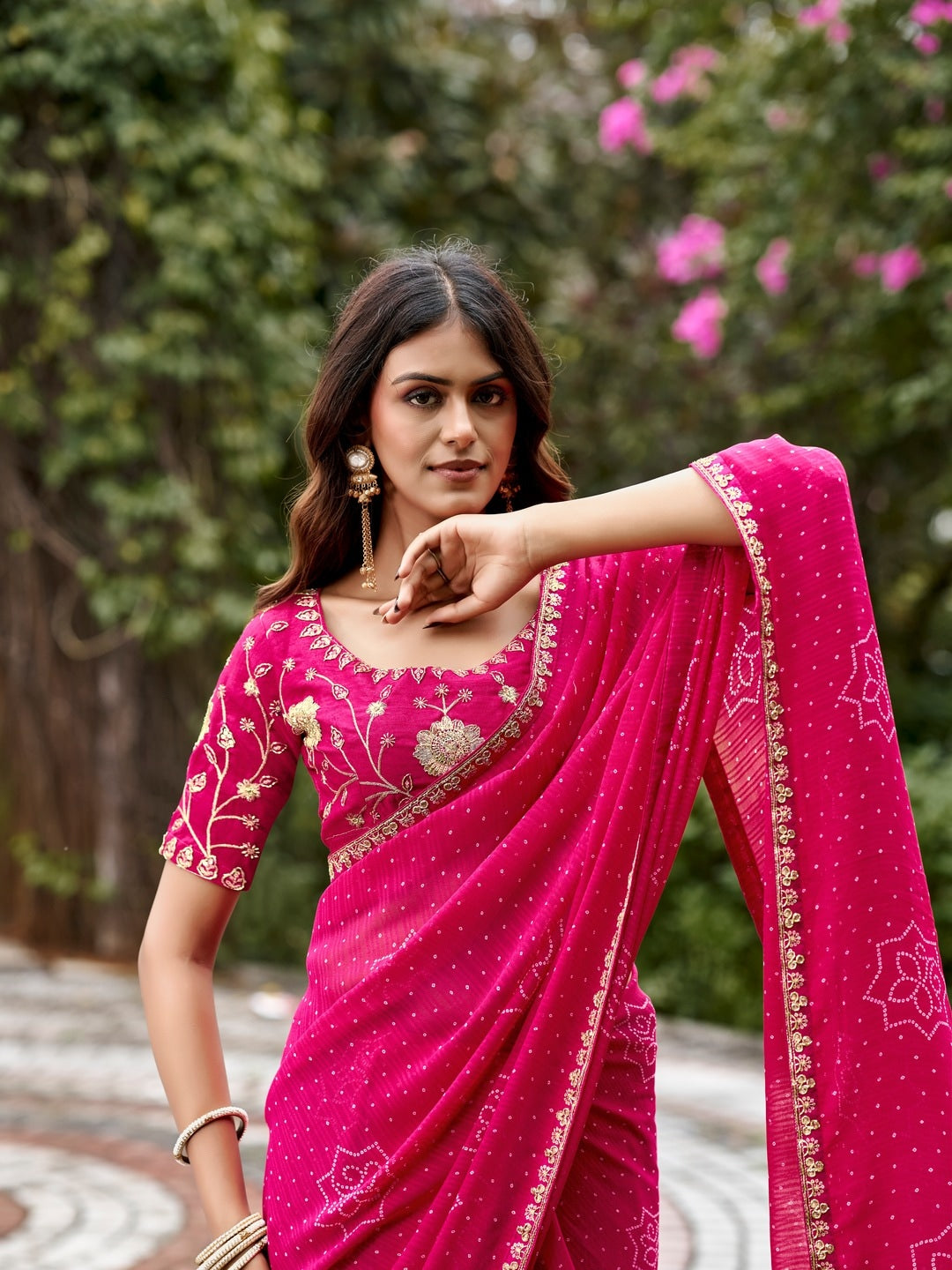Peachmode Pink Bandhani Printed Georgette Saree With Embroidered Border - Image 4