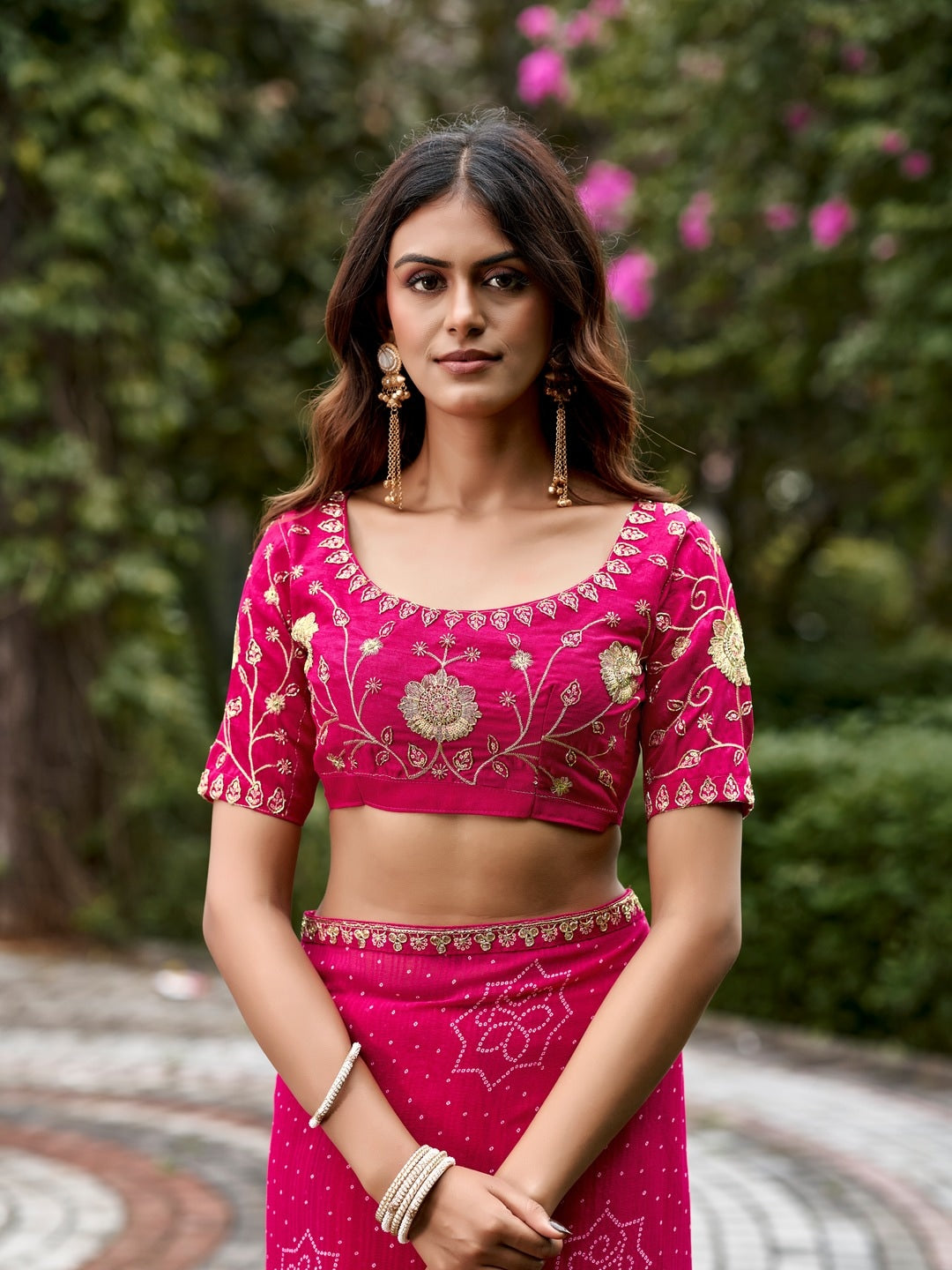 Peachmode Pink Bandhani Printed Georgette Saree With Embroidered Border - Image 5