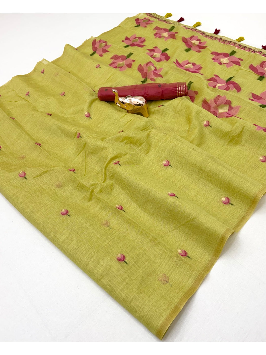 Peachmode Lime Green Rumali Cotton Saree With Jacquard Butta And Lotus Print Pallu - Image 4