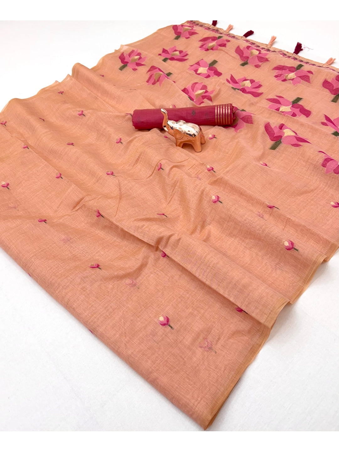 Peachmode Peach Rumali Cotton Saree With Jacquard Butta And Lotus Print Pallu - Image 3