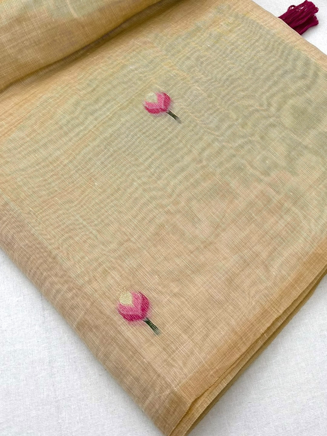 Peachmode Beige Rumali Cotton Saree With Jacquard Butta And Lotus Print Pallu - Image 5