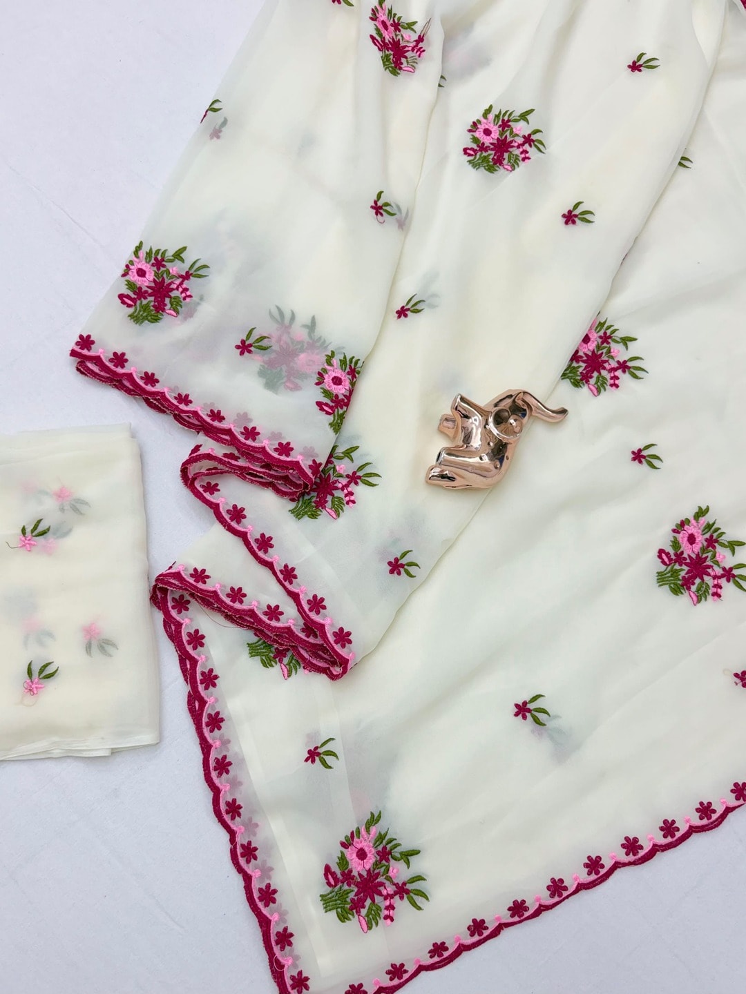Peachmode Off White Star Georgette Saree With Multi Thread Floral Work And Cut Border - Image 3