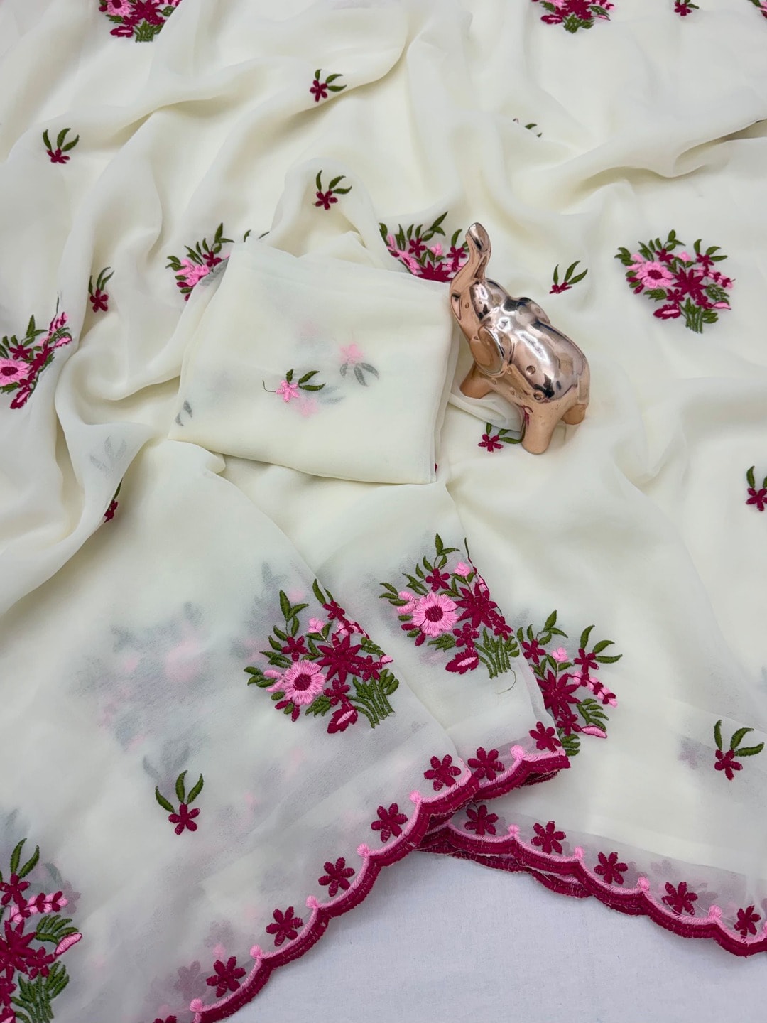 Peachmode Off White Star Georgette Saree With Multi Thread Floral Work And Cut Border - Image 5