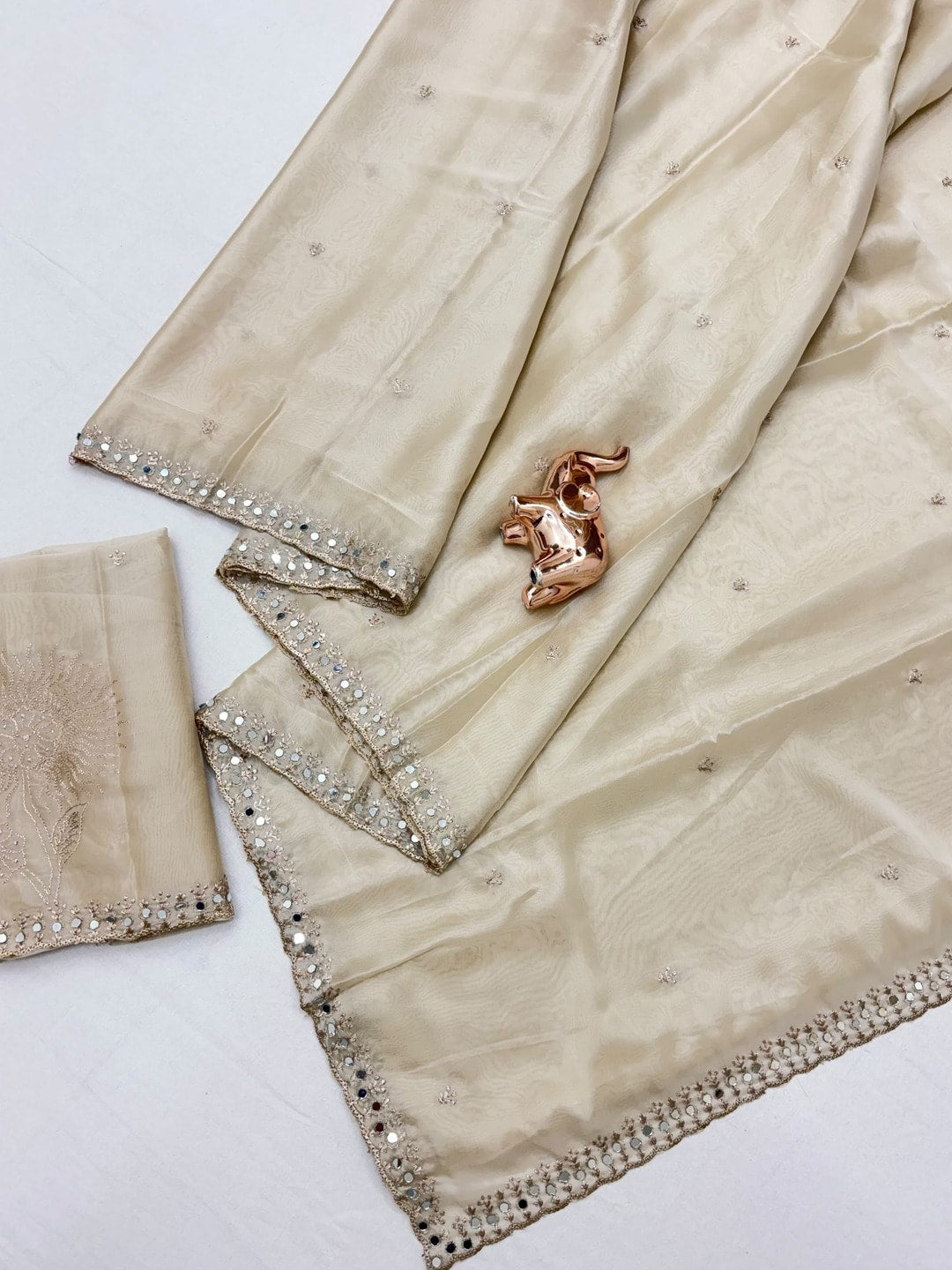 Peachmode Beige Rangoli Silk Saree With Hand Mirror Work Border And Jari C-Pallu - Image 3