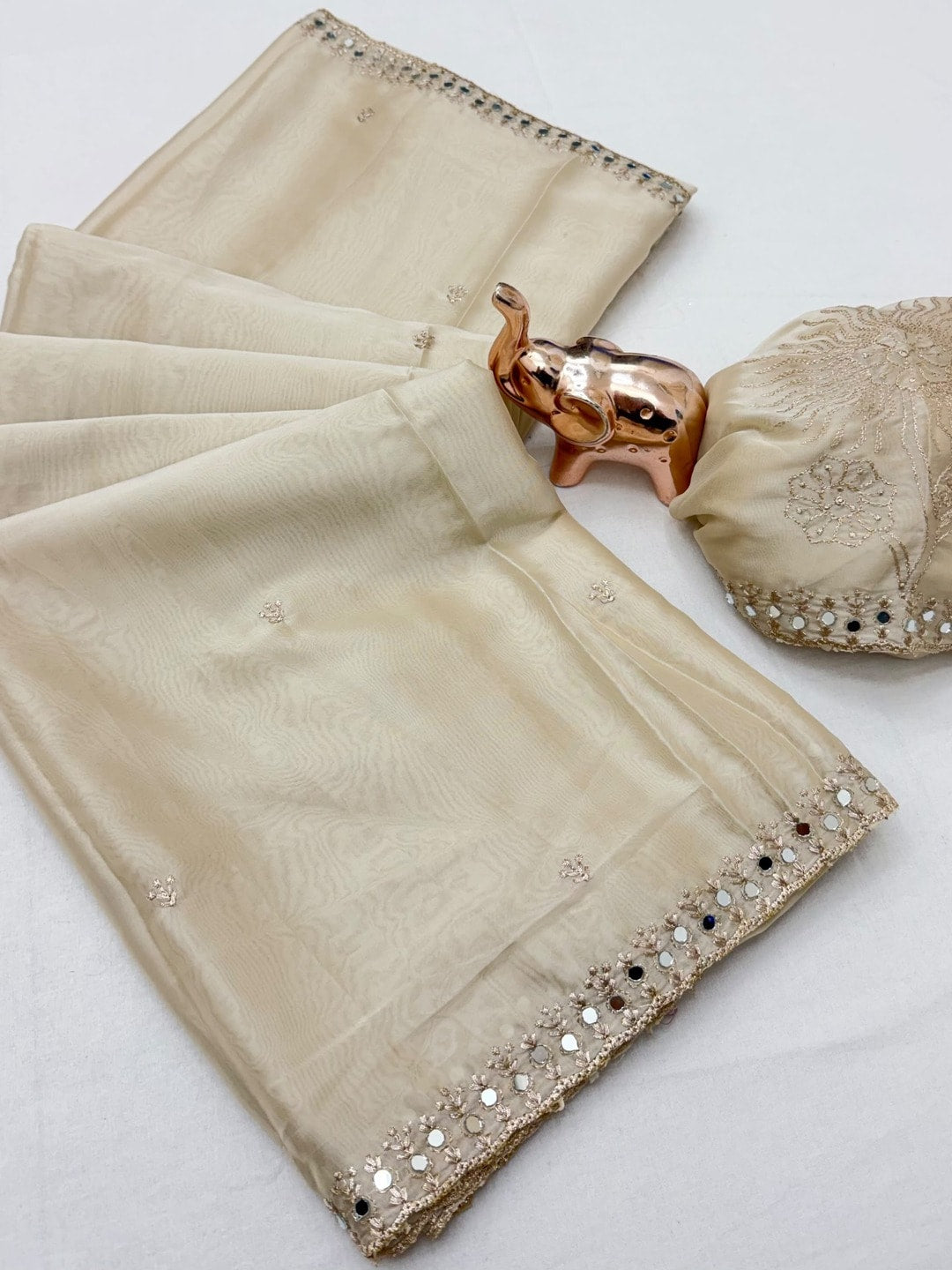 Peachmode Beige Rangoli Silk Saree With Hand Mirror Work Border And Jari C-Pallu - Image 4