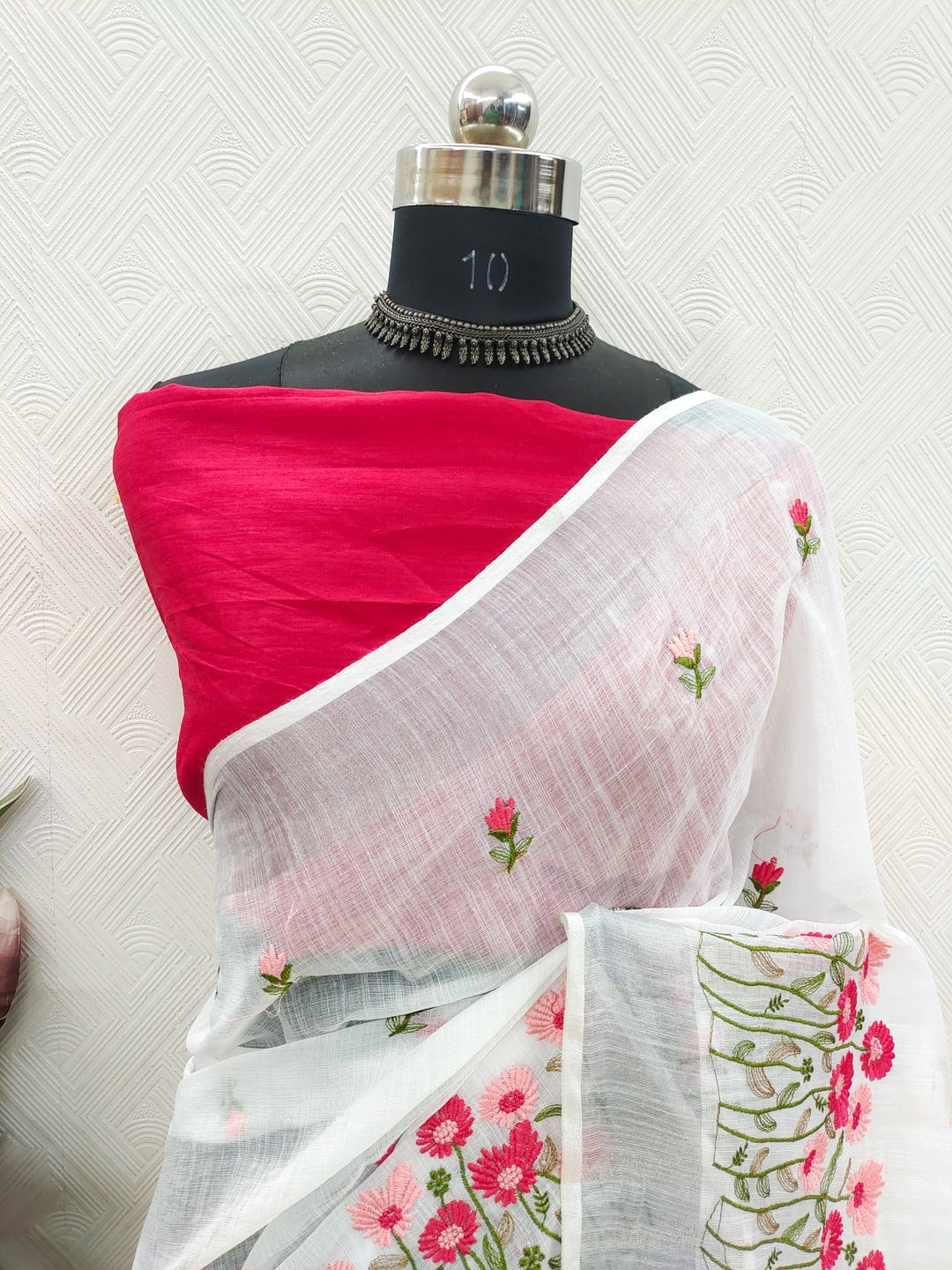 Peachmode White Floral Embroidered Linen Saree - Image 5
