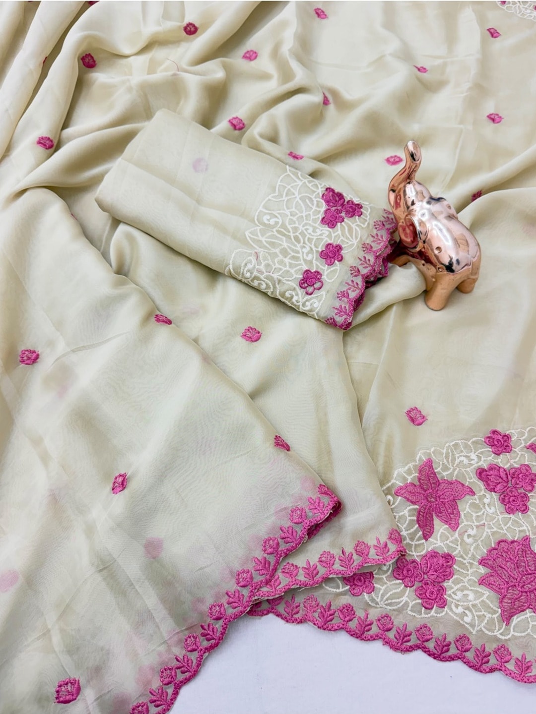 Peachmode Cream Rangoli Silk Saree With Multi Thread Work And Corner Butta - Image 4