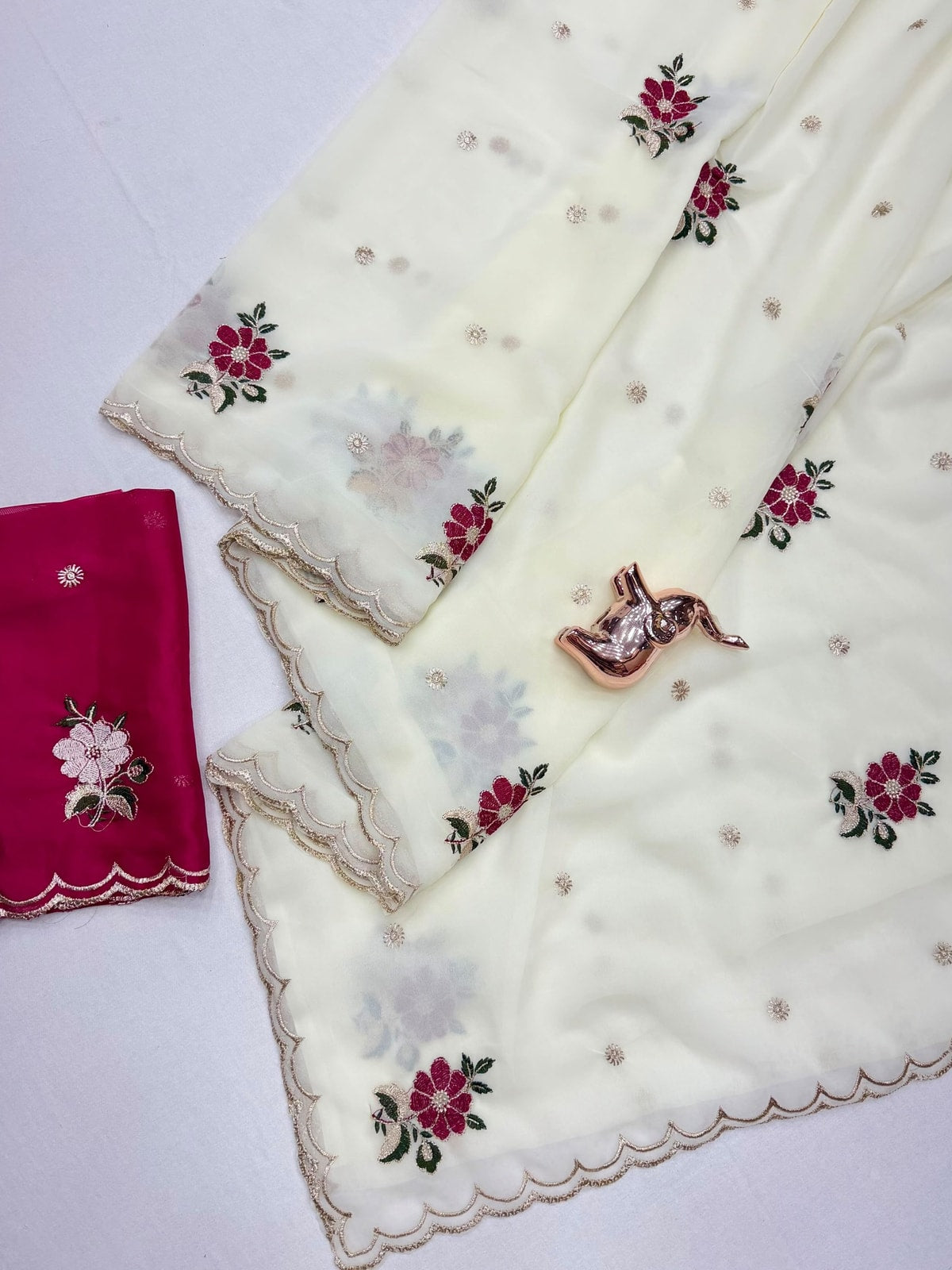 Peachmode Off White Star Georgette Saree With Floral Multi Work And Cut Border - Image 4