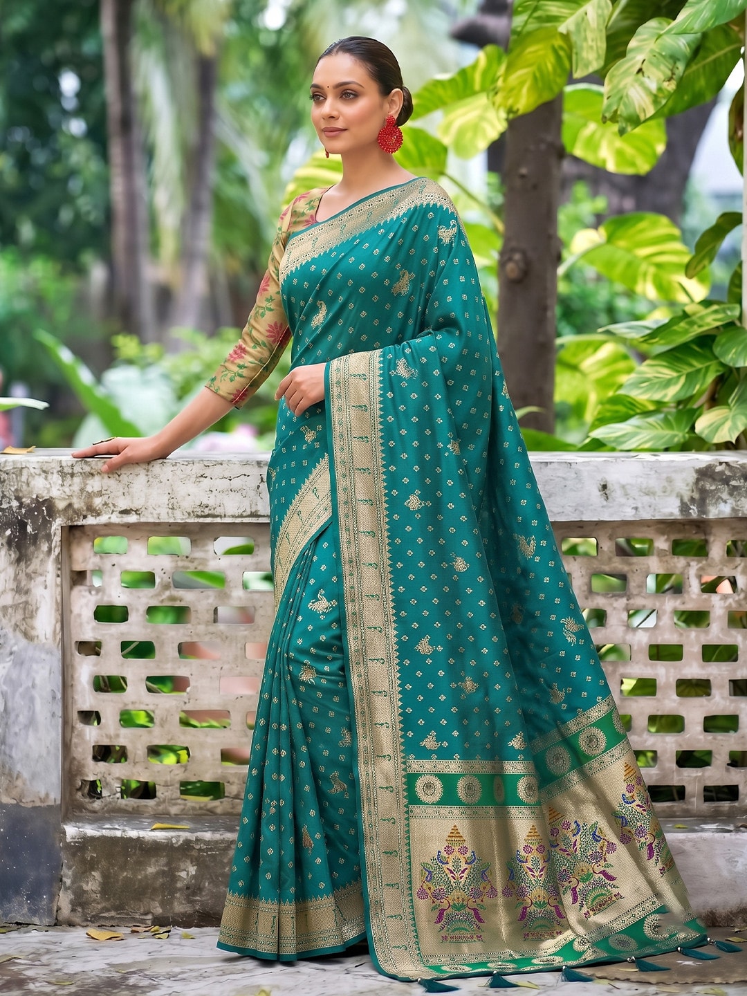 Peachmode Teal Zari Border Silk Saree With Heavy Pallu - Image 3