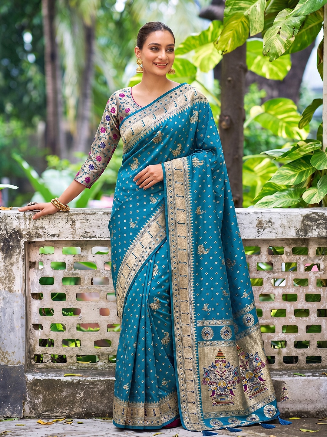 Peachmode Peacock Blue Zari Border Silk Saree With Heavy Pallu - Image 1