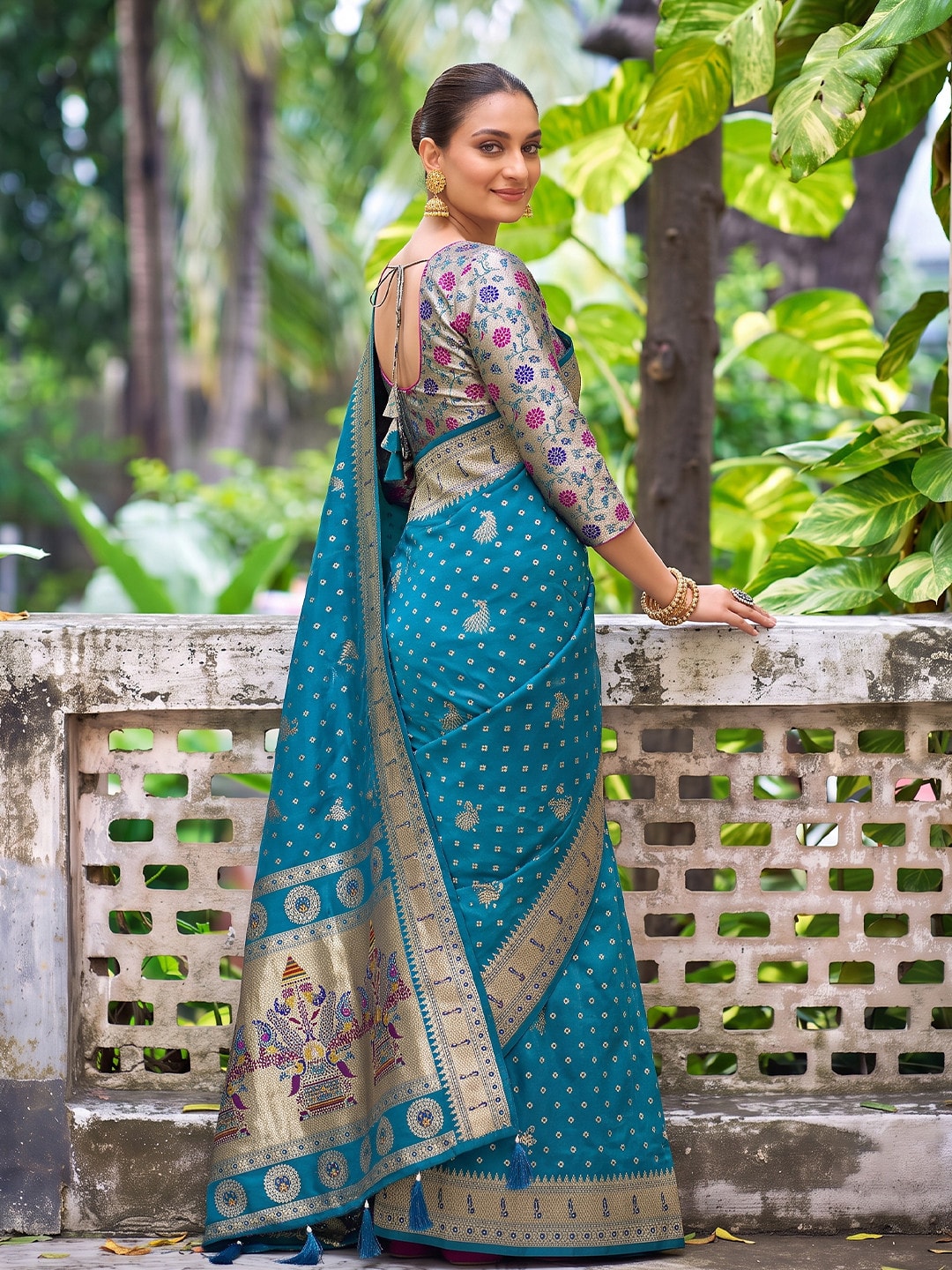 Peachmode Peacock Blue Zari Border Silk Saree With Heavy Pallu - Image 3