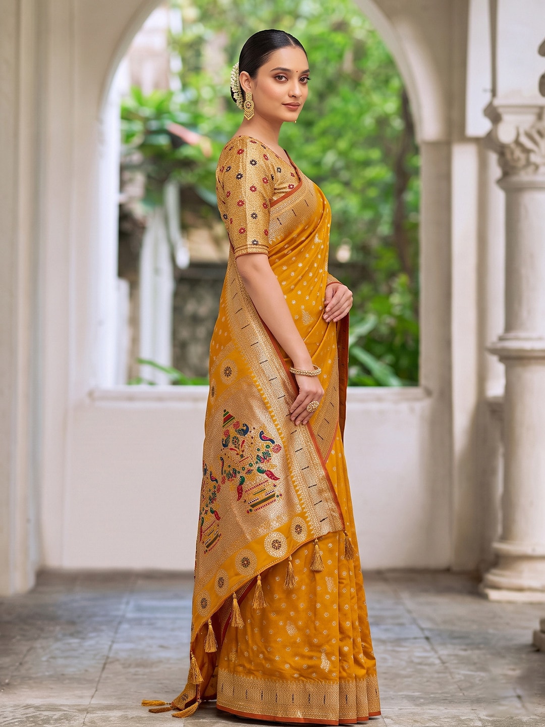 Peachmode Yellow Zari Border Silk Saree With Heavy Pallu - Image 4
