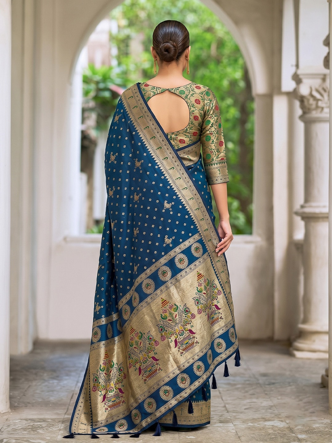 Peachmode Navy Blue Zari Border Silk Saree With Heavy Pallu - Image 4