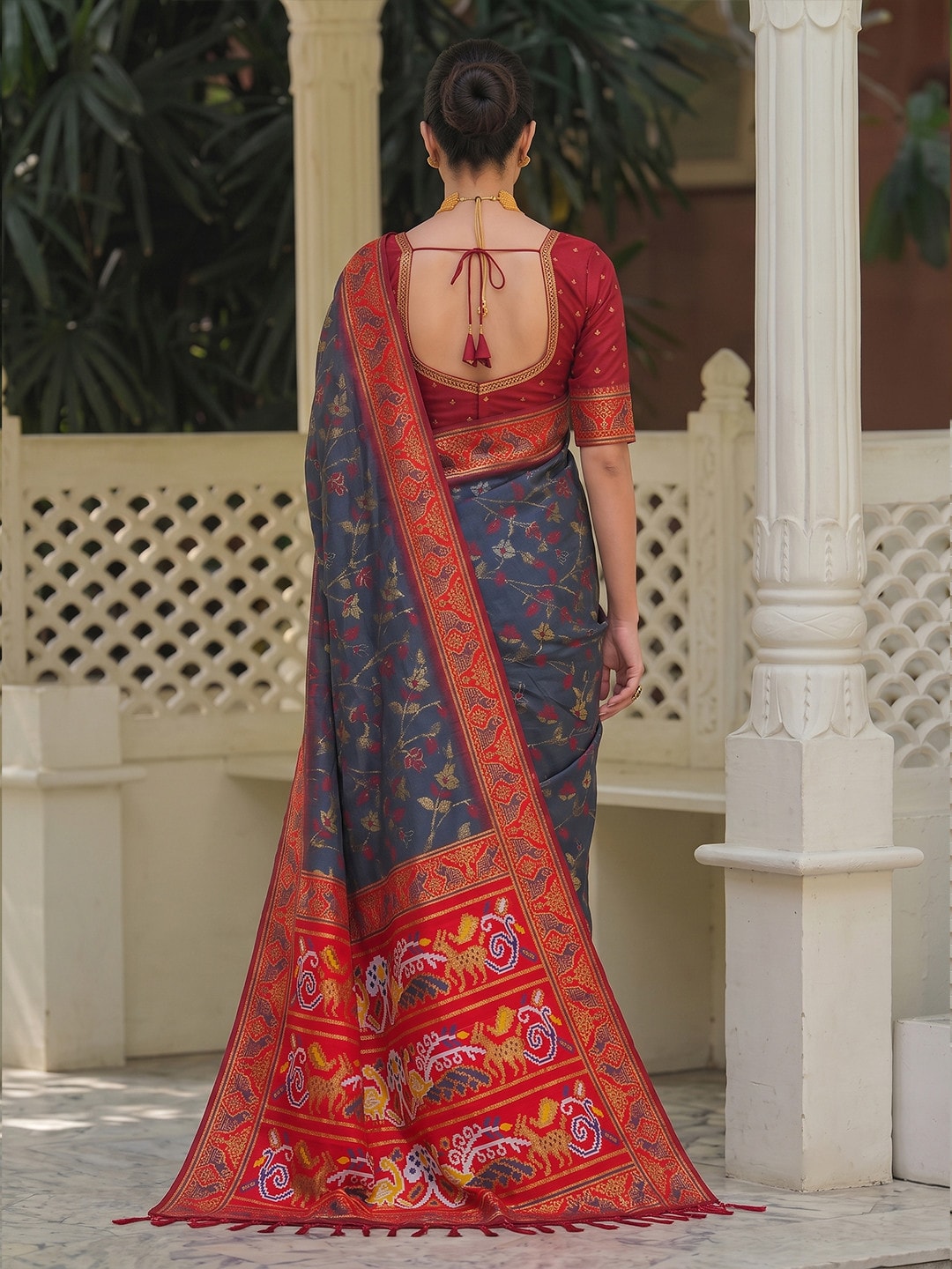 Peachmode Grey Woven Border Silk Saree With Heavy Pallu - Image 3