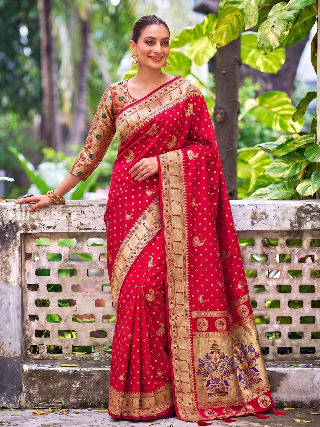 Peachmode Red Zari Border Silk Saree With Heavy Pallu - Image 1