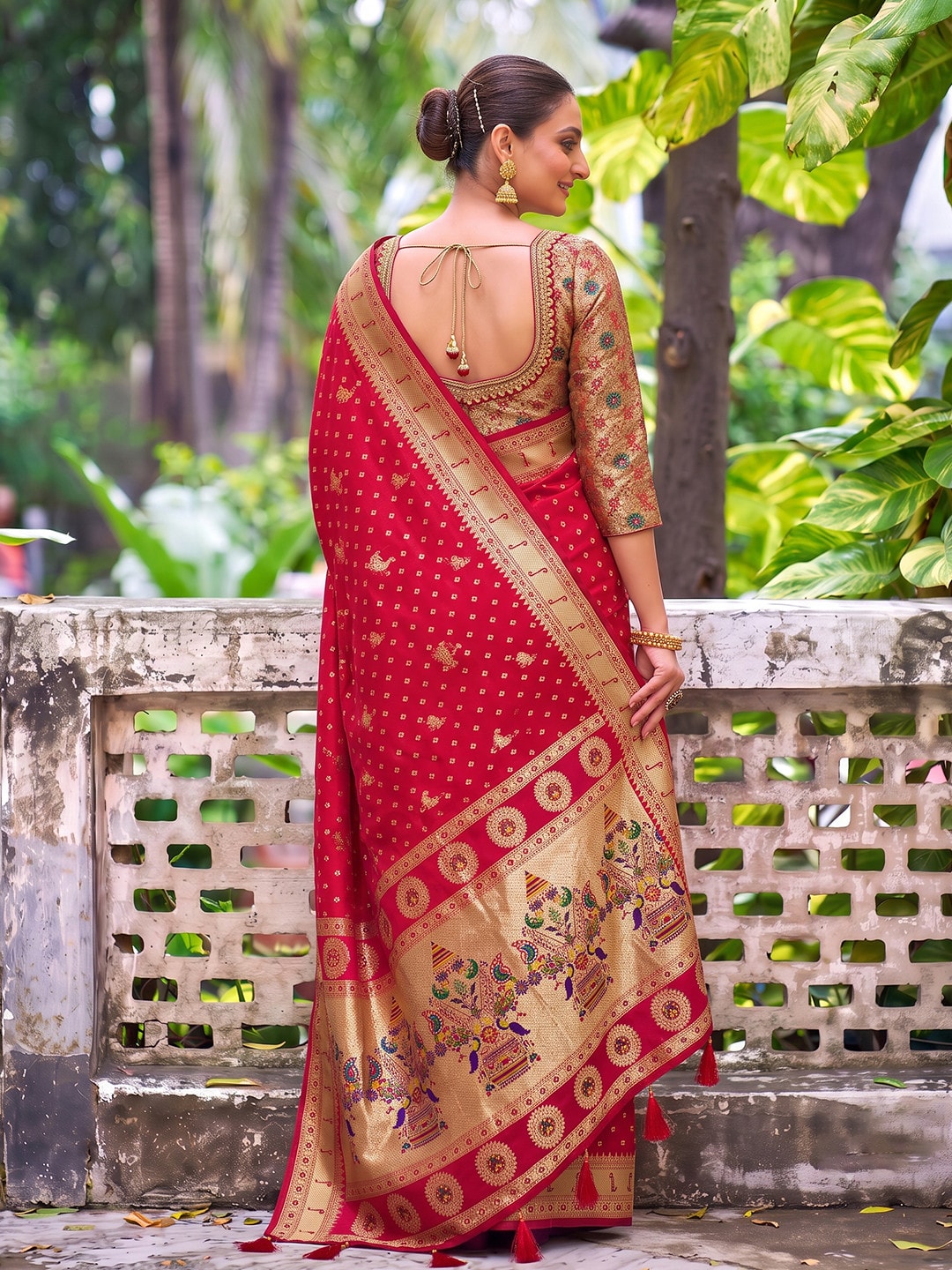 Peachmode Red Zari Border Silk Saree With Heavy Pallu - Image 2