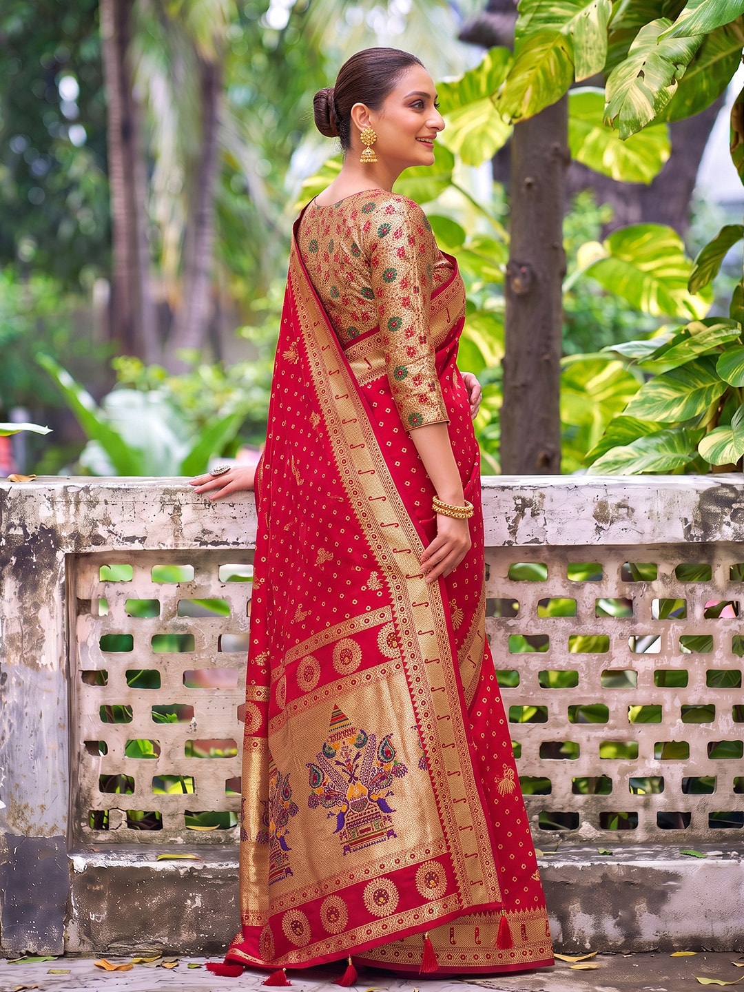 Peachmode Red Zari Border Silk Saree With Heavy Pallu - Image 3