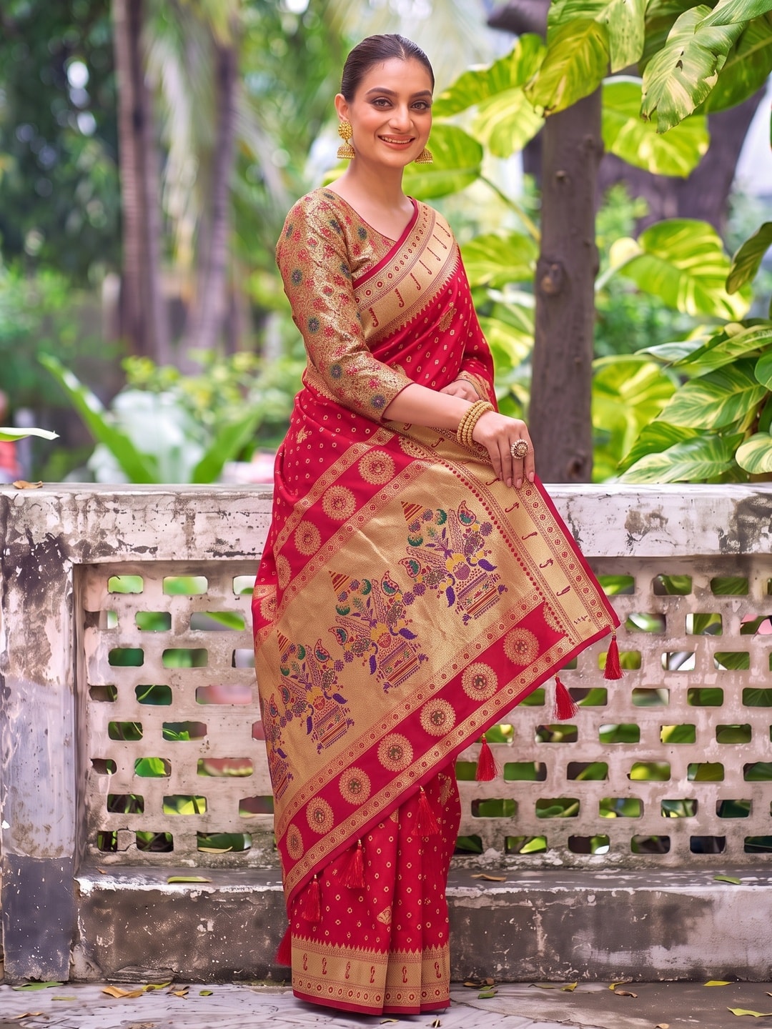 Peachmode Red Zari Border Silk Saree With Heavy Pallu - Image 4