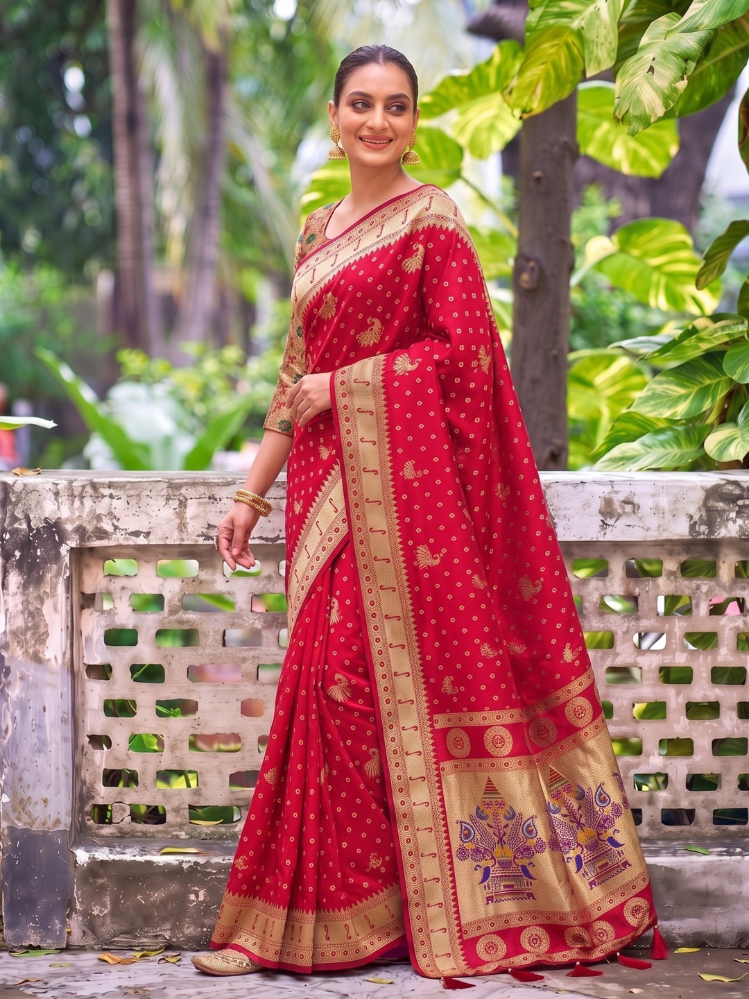 Peachmode Red Zari Border Silk Saree With Heavy Pallu - Image 5