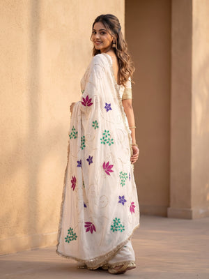 Peachmode Off White Gotapati Work Hand Painted Star Georgette Saree - Image 2