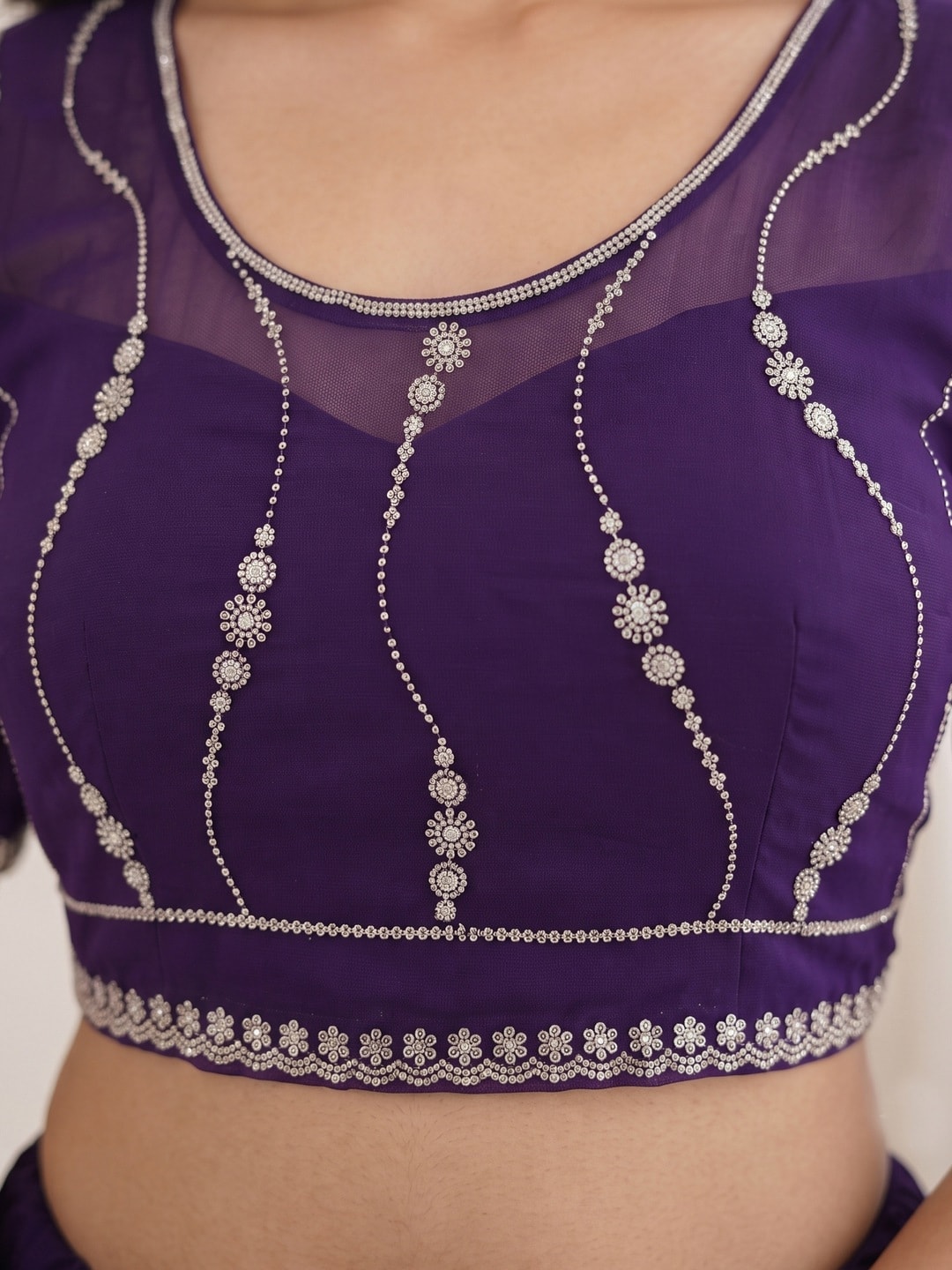 Peachmode Purple Georgette Saree With Circle Thread Embroidery And Embroidered Border - Image 5