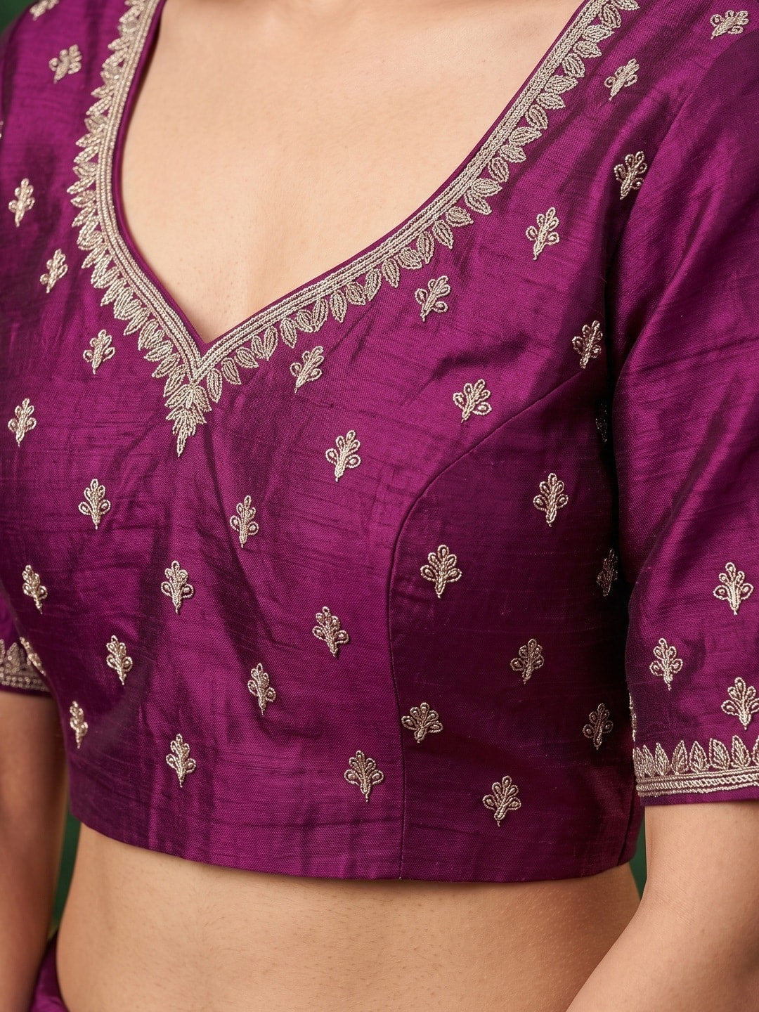 Peachmode Magenta Vichitra Silk Saree With Heavy All-Over Floral Embroidery And Scalloped Border - Image 5