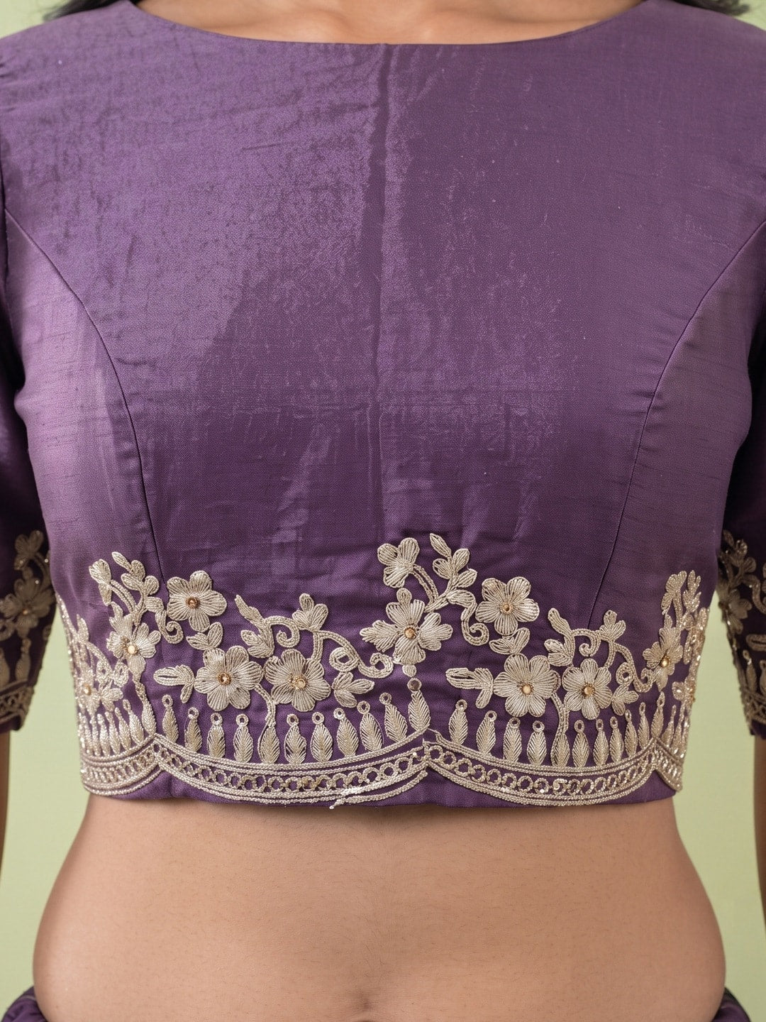 Peachmode Purple Vichitra Silk Saree With Scalloped Zari Floral Embroidery Border - Image 5