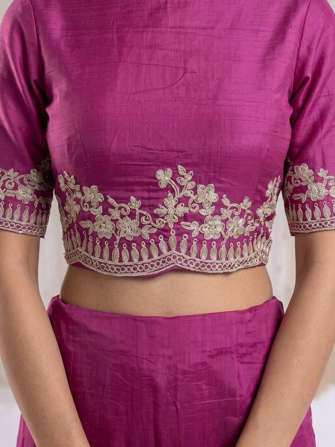 Peachmode Magenta Vichitra Silk Saree With Scalloped Zari Floral Embroidery Border - Image 5