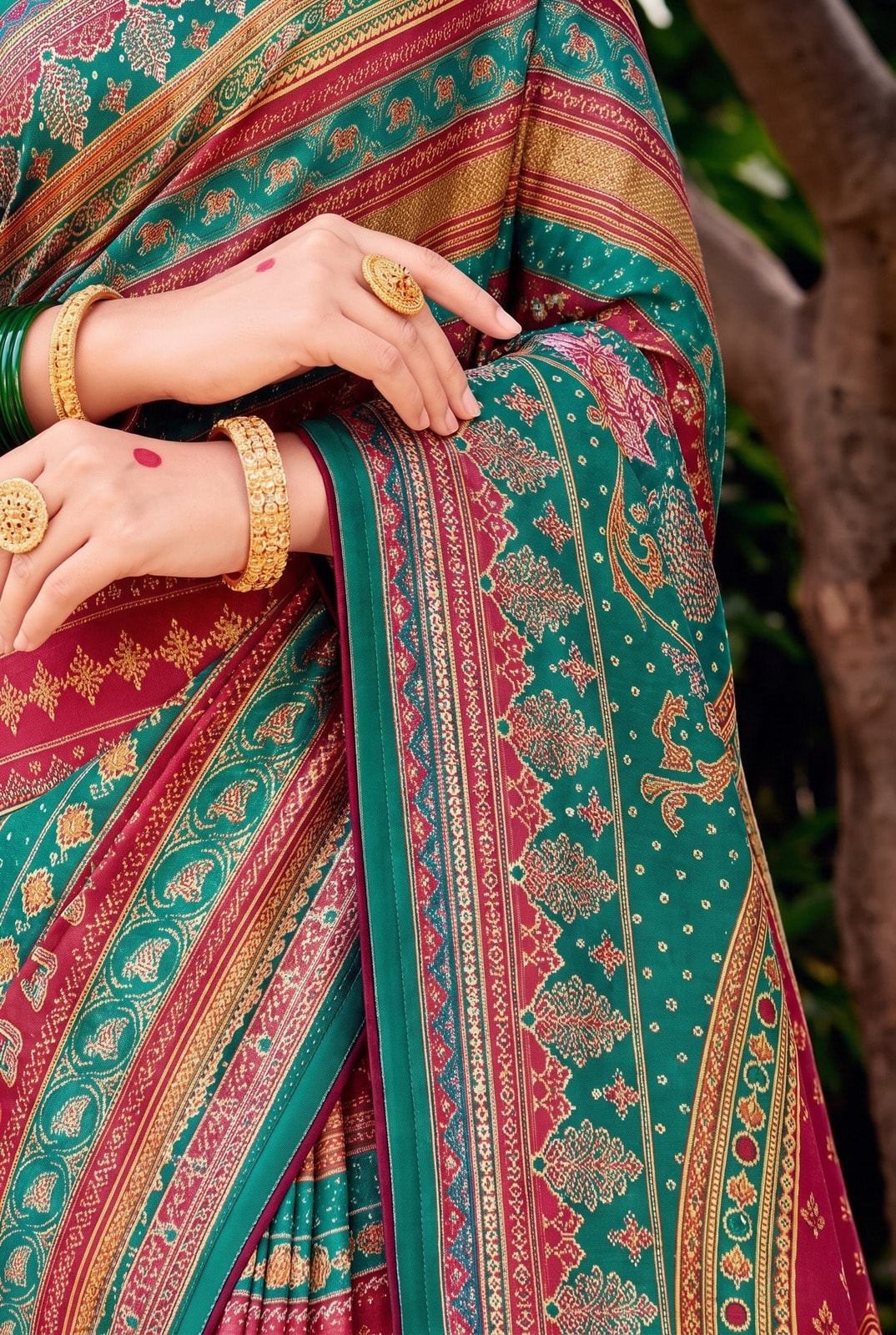 Peachmode Green Digital Print Chinon Saree With Floral Paisley Stripes And Decorative Pallu - Image 4