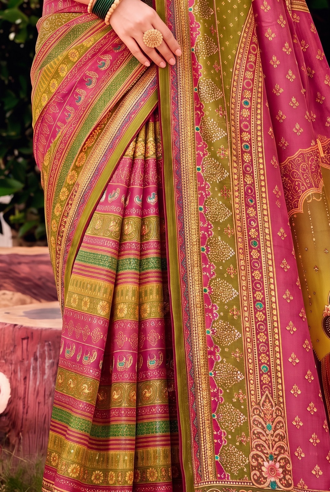 Peachmode Mehendi Digital Print Chinon Saree With Floral Paisley Stripes And Decorative Pallu - Image 4