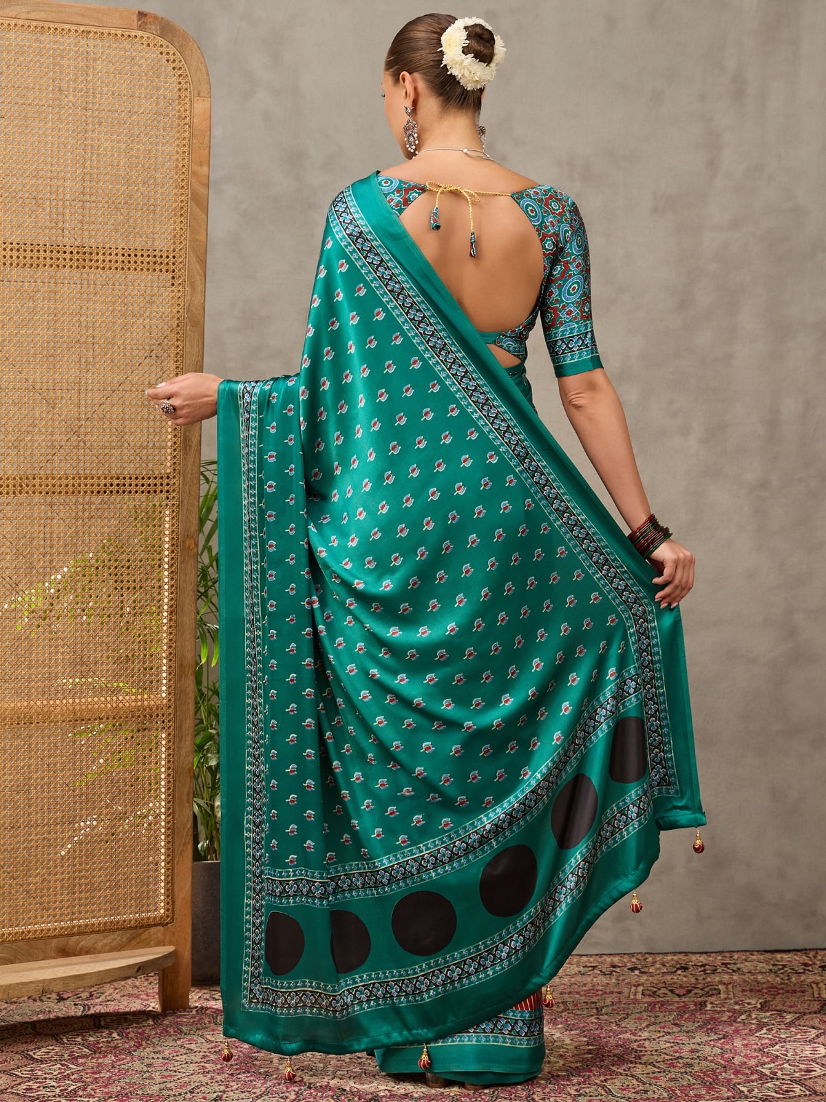 Peachmode Green Semi Modal Printed Saree With Ethnic Border - Image 2