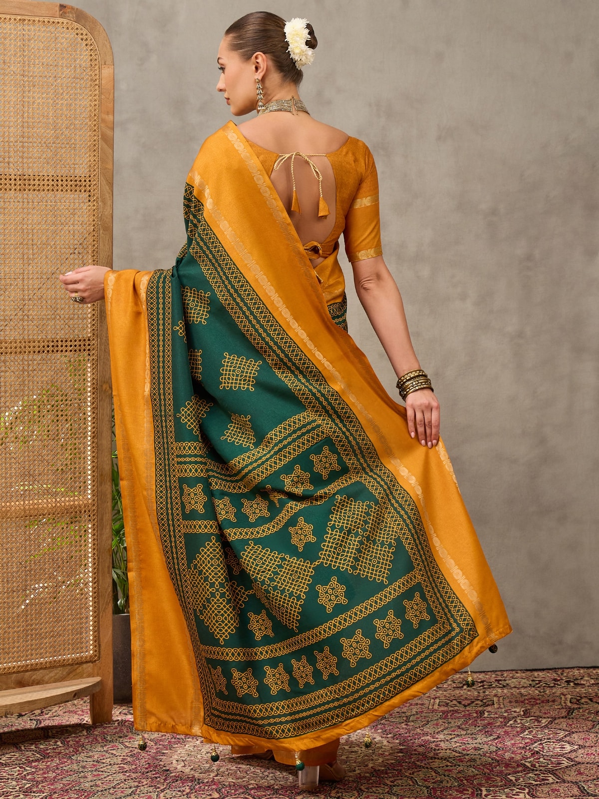 Peachmode Green Tussar Silk Saree With Geometric Motif Pallu - Image 2