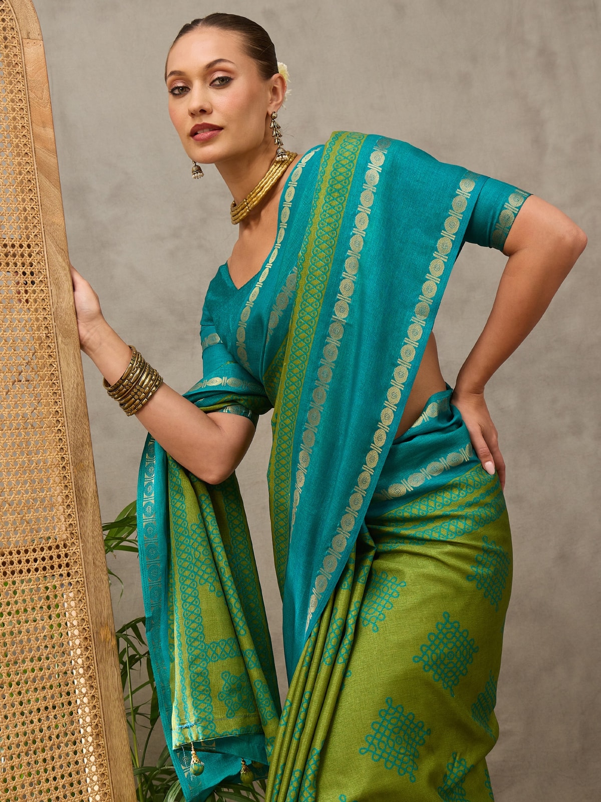 Peachmode Pista Tussar Silk Saree With Geometric Motif Pallu - Image 3