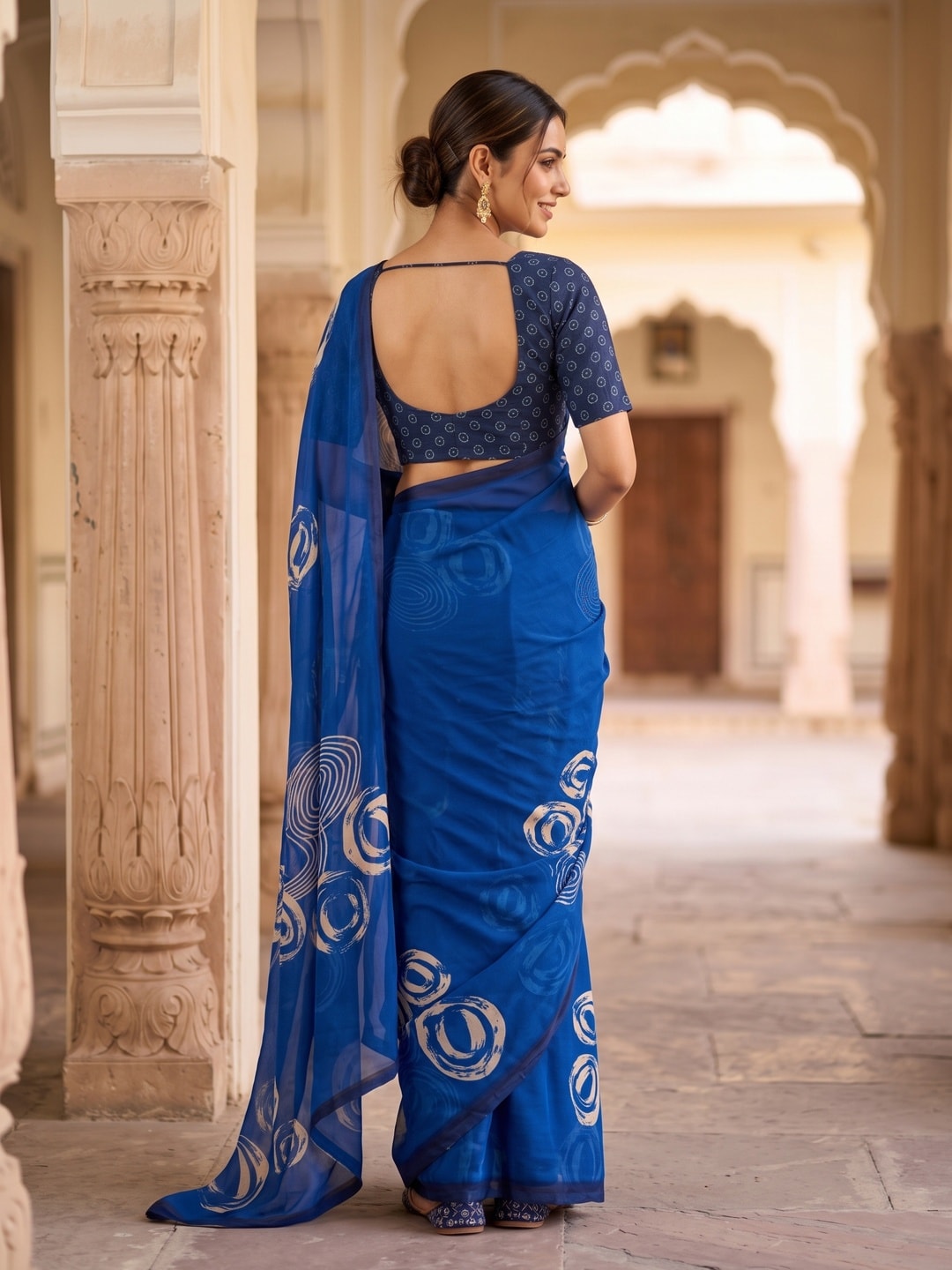 Peachmode Royal Blue Abstract Rose Swirl Weightless Georgette Digital Printed Saree - Image 4