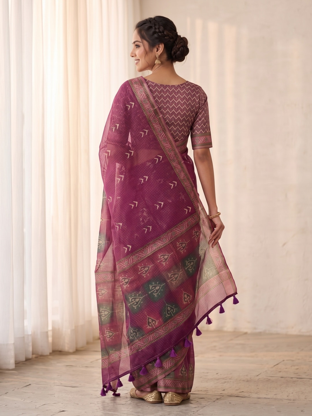 Peachmode Magenta Kota Doria Digital Print Zari Check Cotton Saree With Chevron Motifs - Image 4