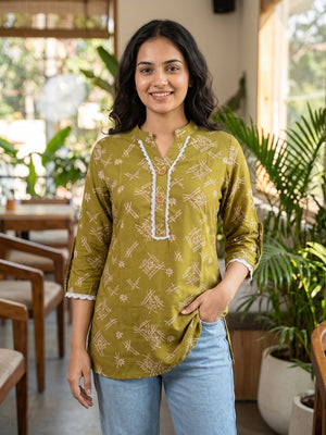 Peachmode Green Rayon Abstract Printed Short Top - Image 1