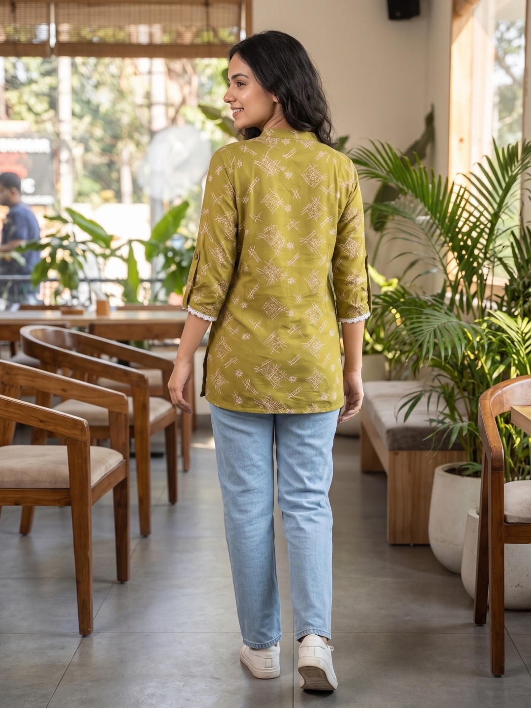 Peachmode Green Rayon Abstract Printed Short Top - Image 4