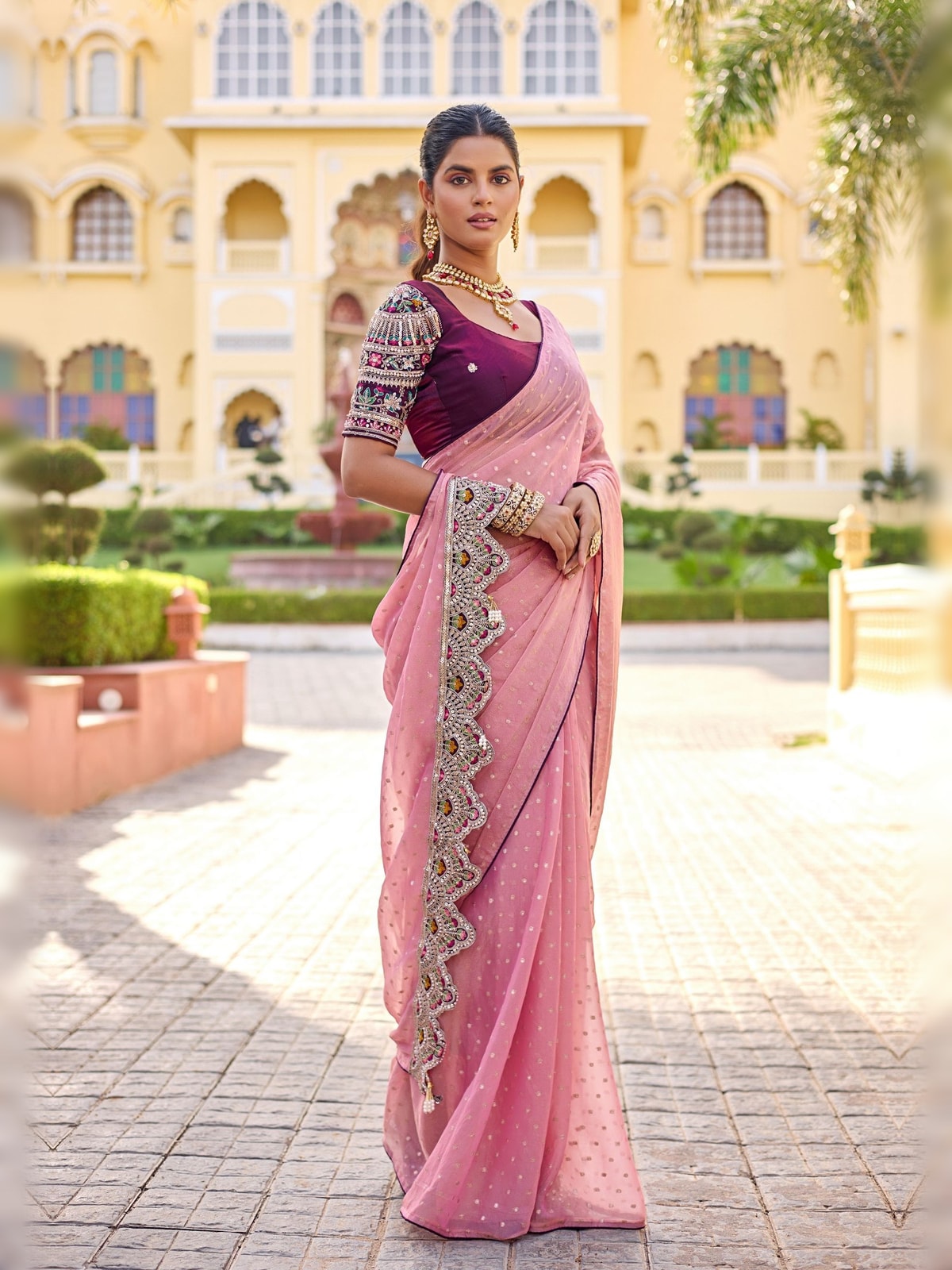 Peachmode Dusty Rose Bhutti Georgette Saree With Heavy Embroidered Scalloped Border - Image 4
