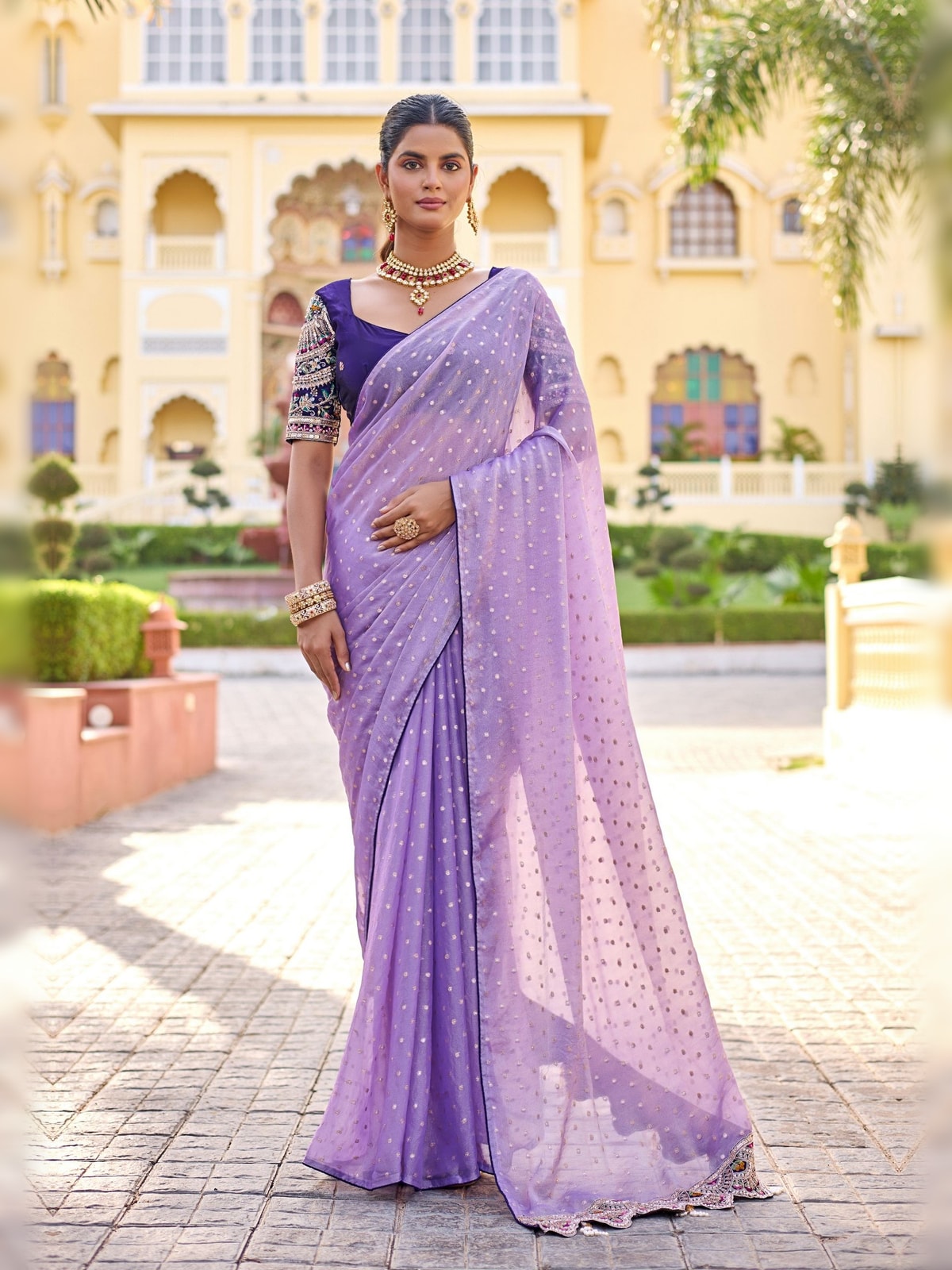 Peachmode Lavender Bhutti Georgette Saree With Heavy Embroidered Scalloped Border - Image 3