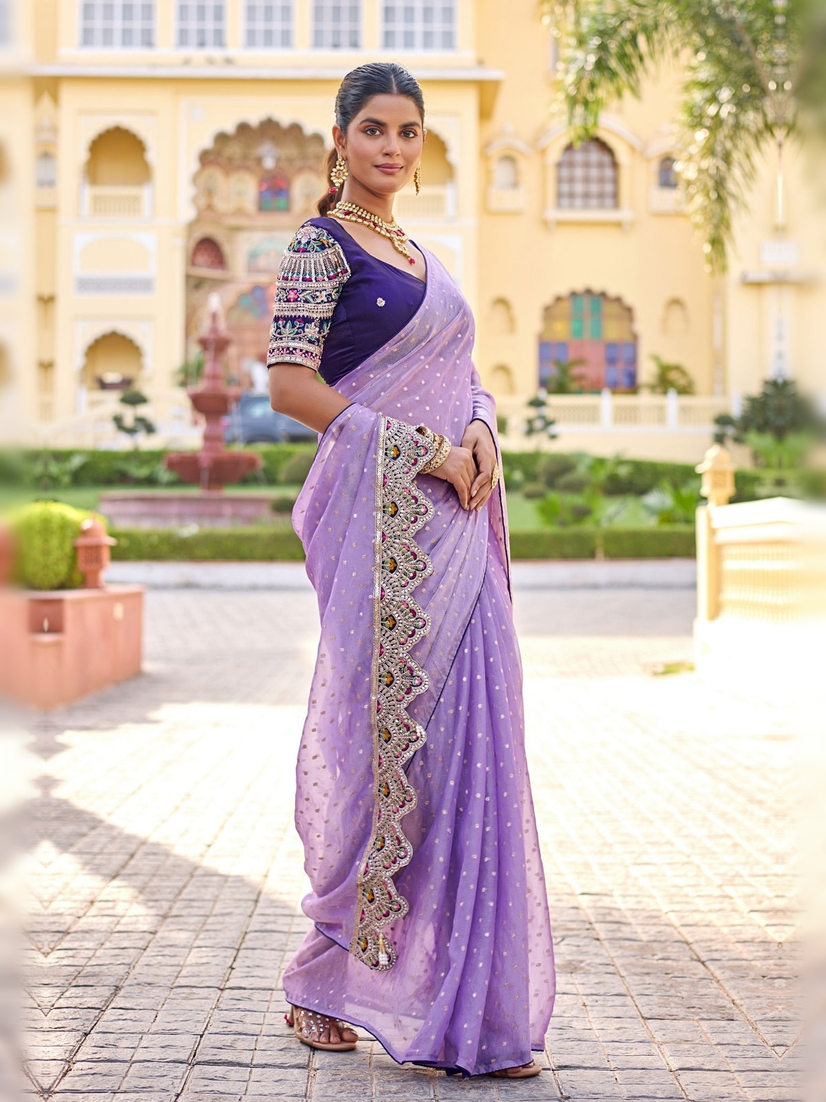 Peachmode Lavender Bhutti Georgette Saree With Heavy Embroidered Scalloped Border - Image 4