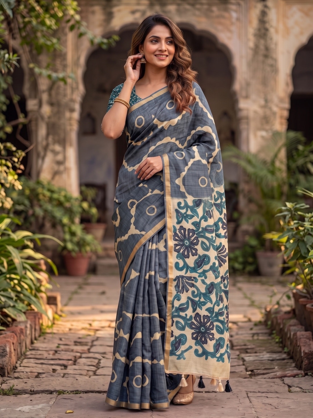 Peachmode Navy Blue Abstract Printed Linen Saree With Jari Patti - Image 4