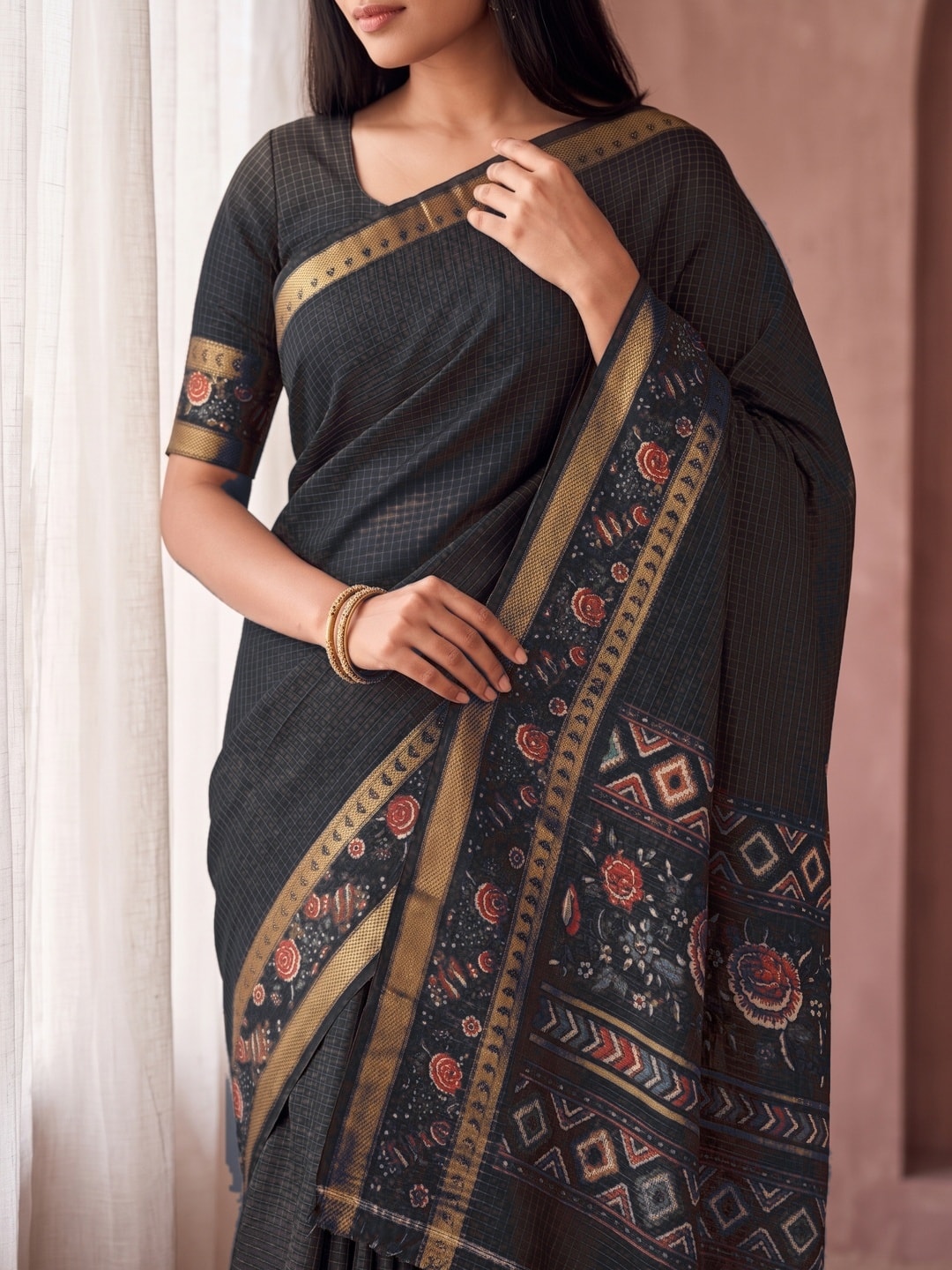 Peachmode Black Soft Cotton Bentex Chex Zari Jacquard Saree With Embroidery-Style Print Pallu - Image 5